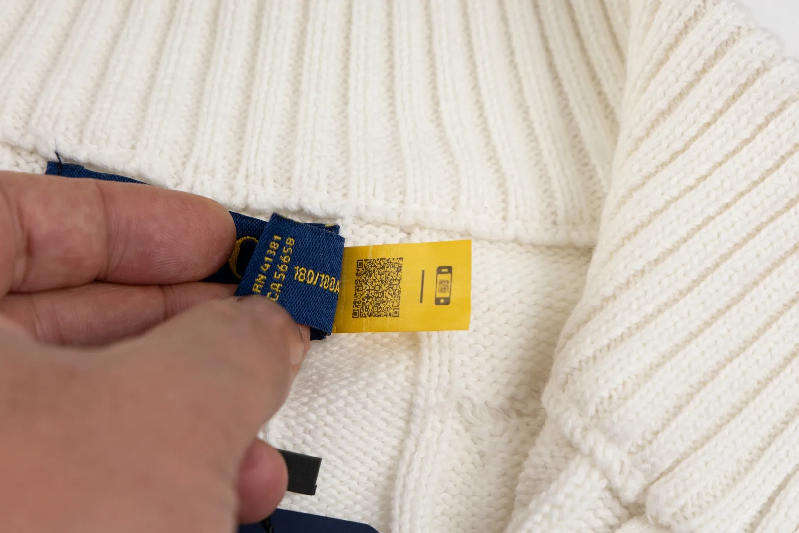 P236 #R92 RALPH LAUREN Ralph Lauren fifteen colors classic small label embroidery logo turtleneck pullover half-zip knitted cable sweater with high-density LOGO embroidery on the chest and original customized tag accessories. Made of pure cotton yarn, pure cotton is skin-friendly and comfortable, small label war horse embroidered twist turtleneck sweater 🐎 high quality, follow the blogger to learn how to wear it! Let’s buy a Ralph Lauren cable sweater. It’s a super hard-to-find series after it became popular. It’s hard to find one on the official website. It’s simple and practical to wear, with a lazy and loose feel. The thickened fabric has more texture, feels soft and delicate, and has a loose fit. Whether worn alone or layered, you can wear different styles of fashion with just one piece!   Size：XS S M L